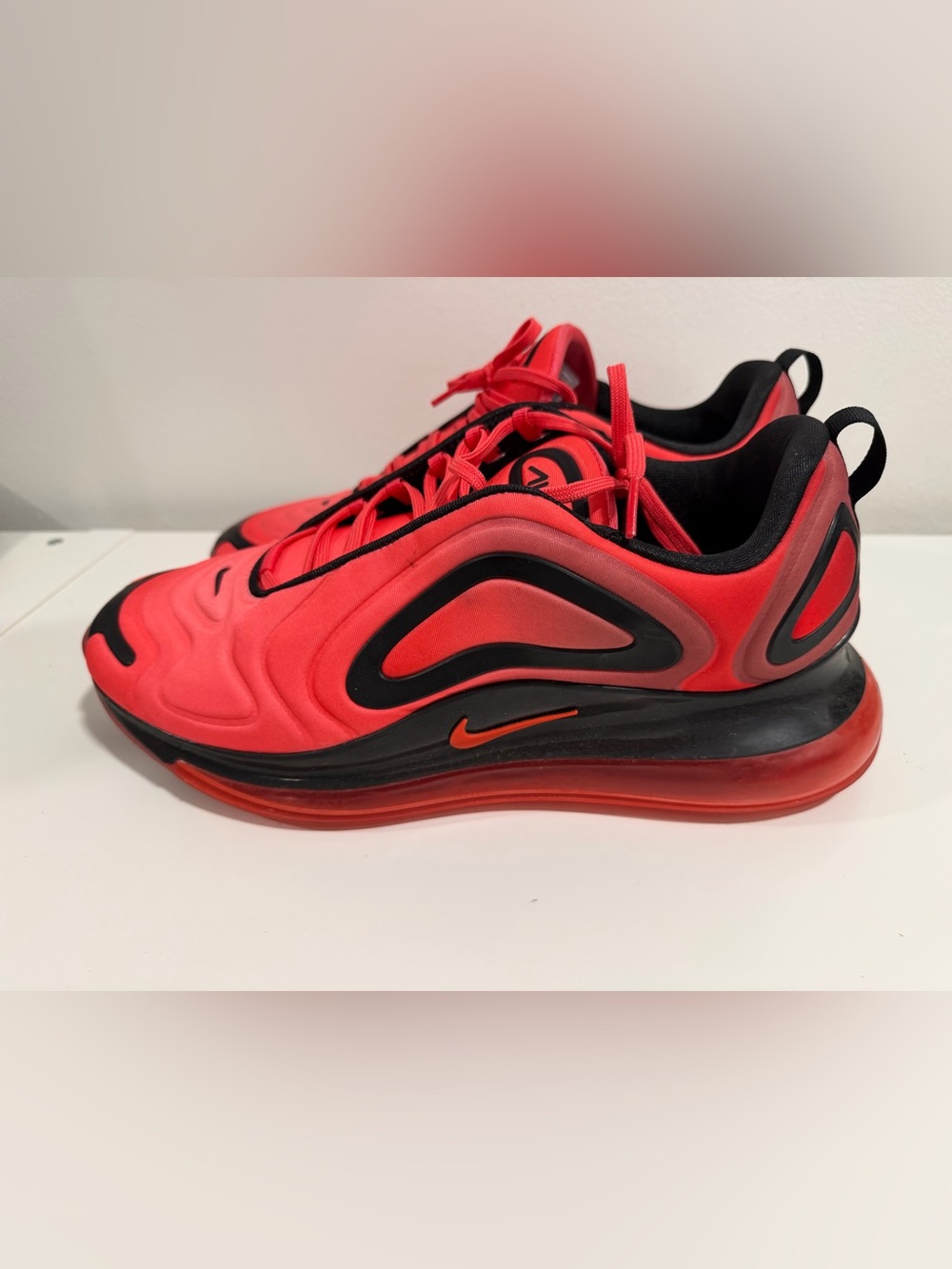 Nike Air Max 720 Red/Black Lightweight Sneakers